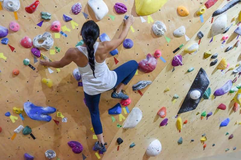 What-To-Wear-Climbing-Gym-Simple-Womens-Outfit